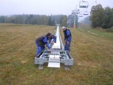 Příprava na zimu ve Skiareálu Lipno Kramolín.